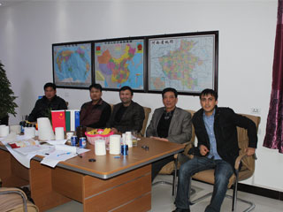 Waste paper recycling machine